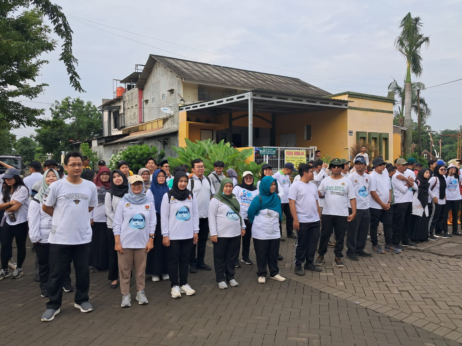 Foto Aksi Bersih Bersih Sungai Dalam Rangka Memperingati HPSN