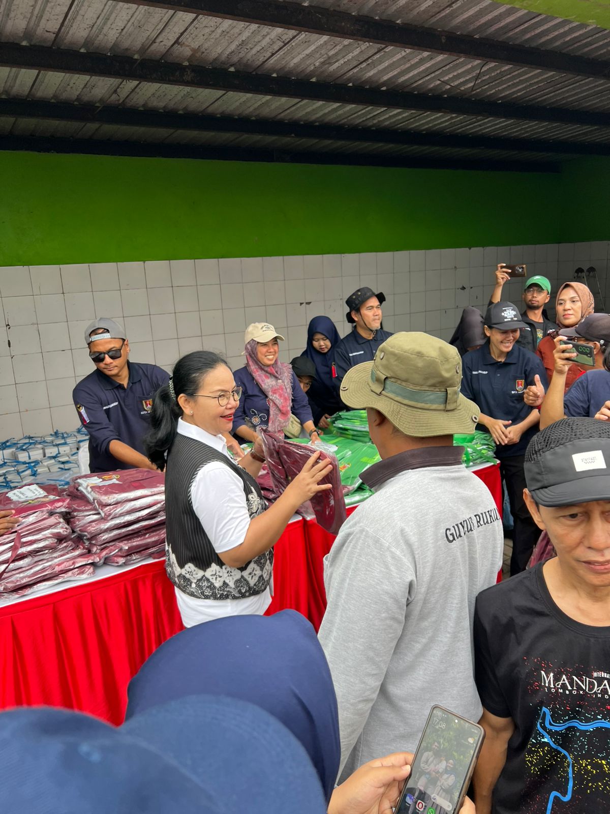 Foto Aksi Bersih Bersih Sungai Dalam Rangka Memperingati HPSN
