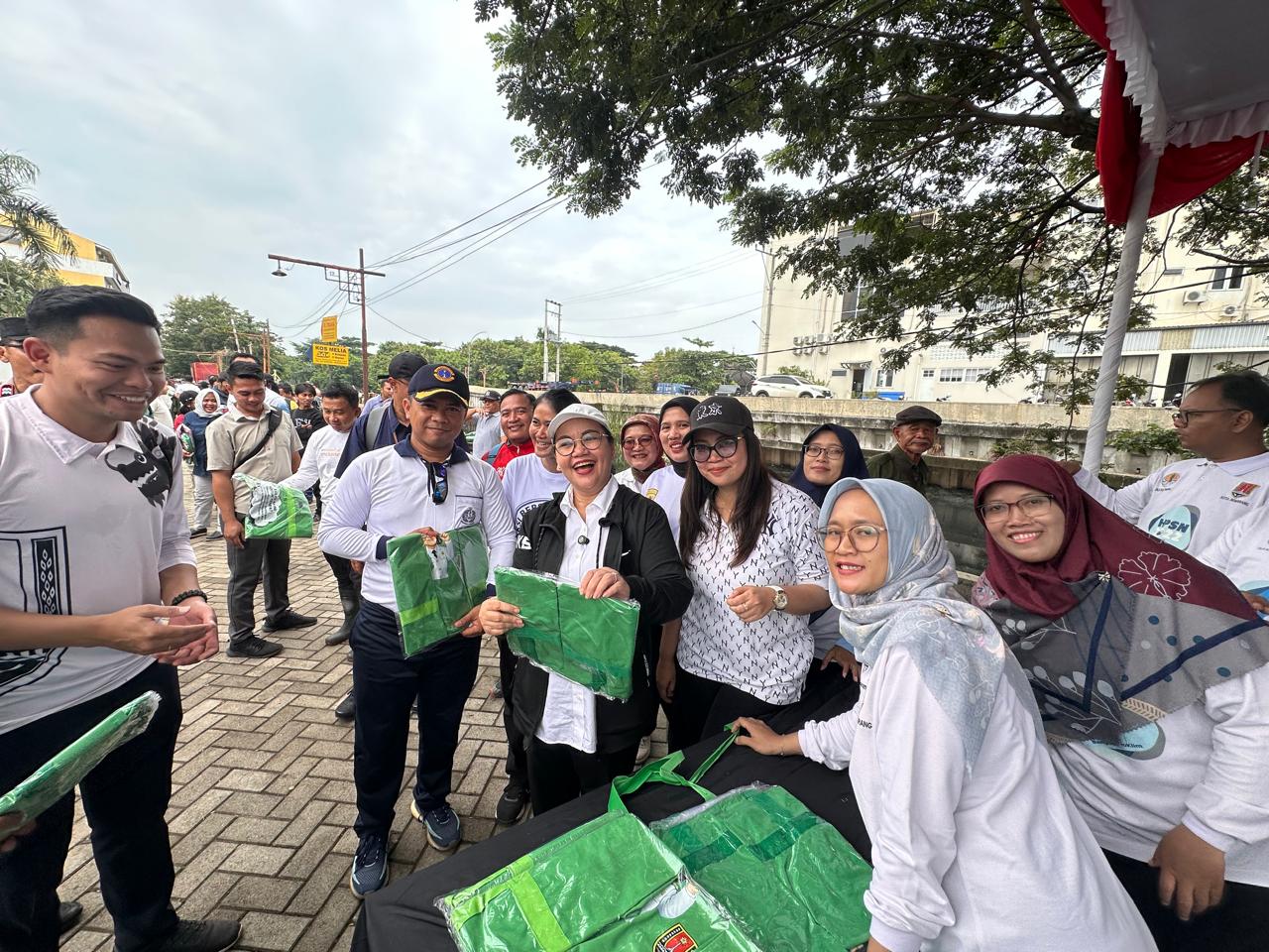 Foto Aksi Bersih Bersih Sungai Dalam Rangka Memperingati HPSN
