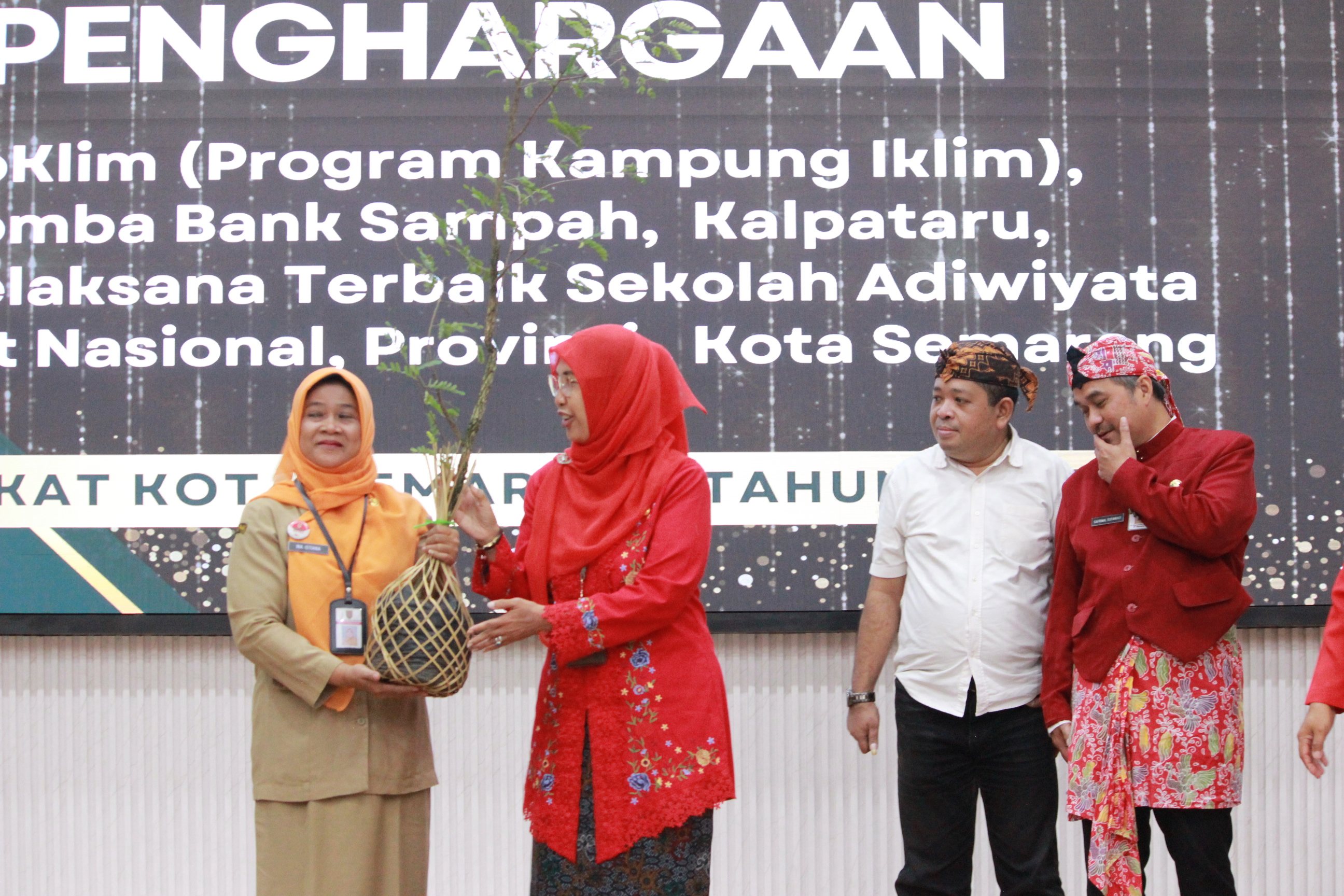 Foto Berita Pemkot Semarang Apresiasi 5 Kelurahan Terbaik di Program Kampung Iklim